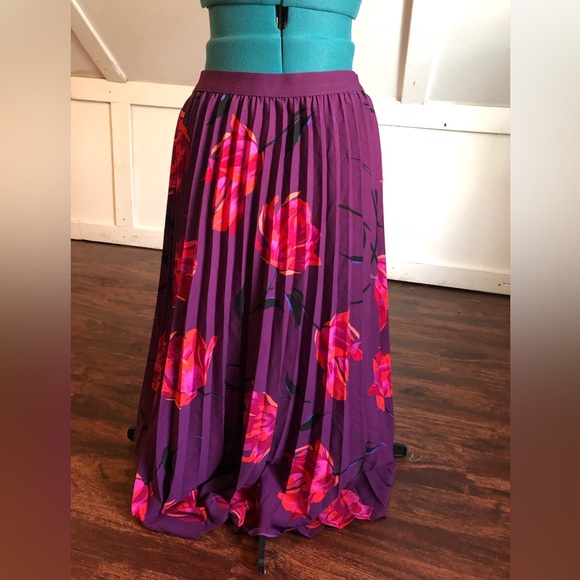 a new day Dresses & Skirts - 🌸A New Day Purple & Pink Flower Pleated Maxi Skirt, size M